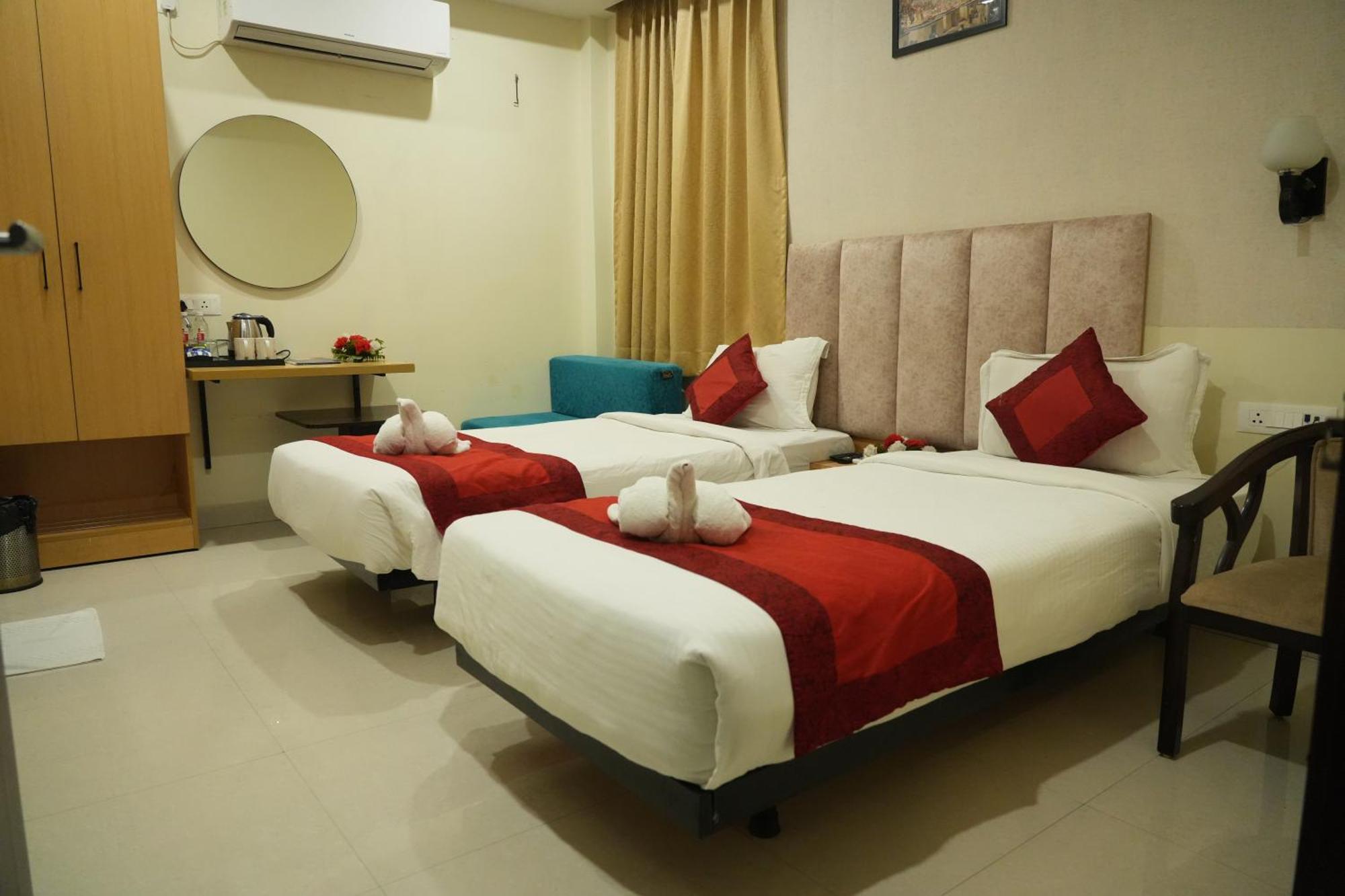 Hotel Yatharth Inn — Photos 1